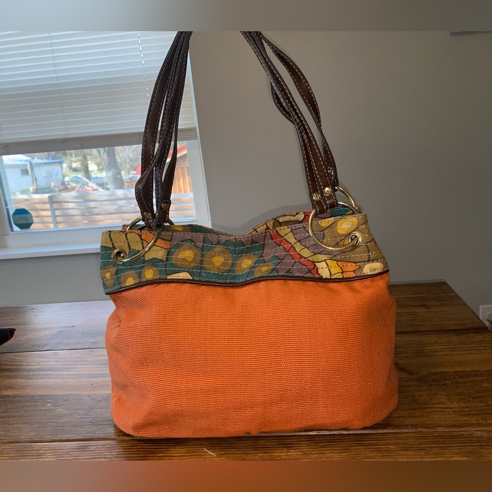 Women’s shoulder bag relic